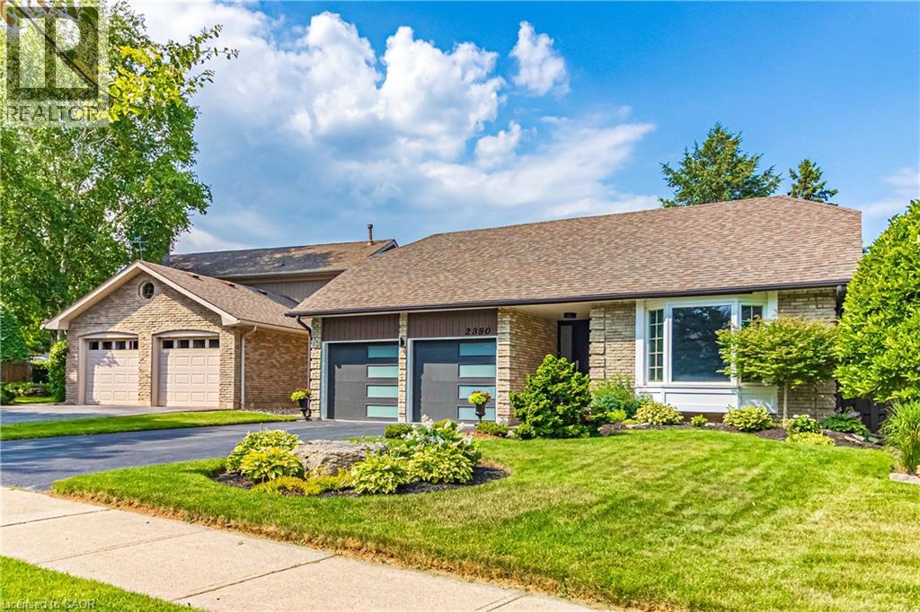 2390 SINCLAIR Circle, Burlington, Ontario