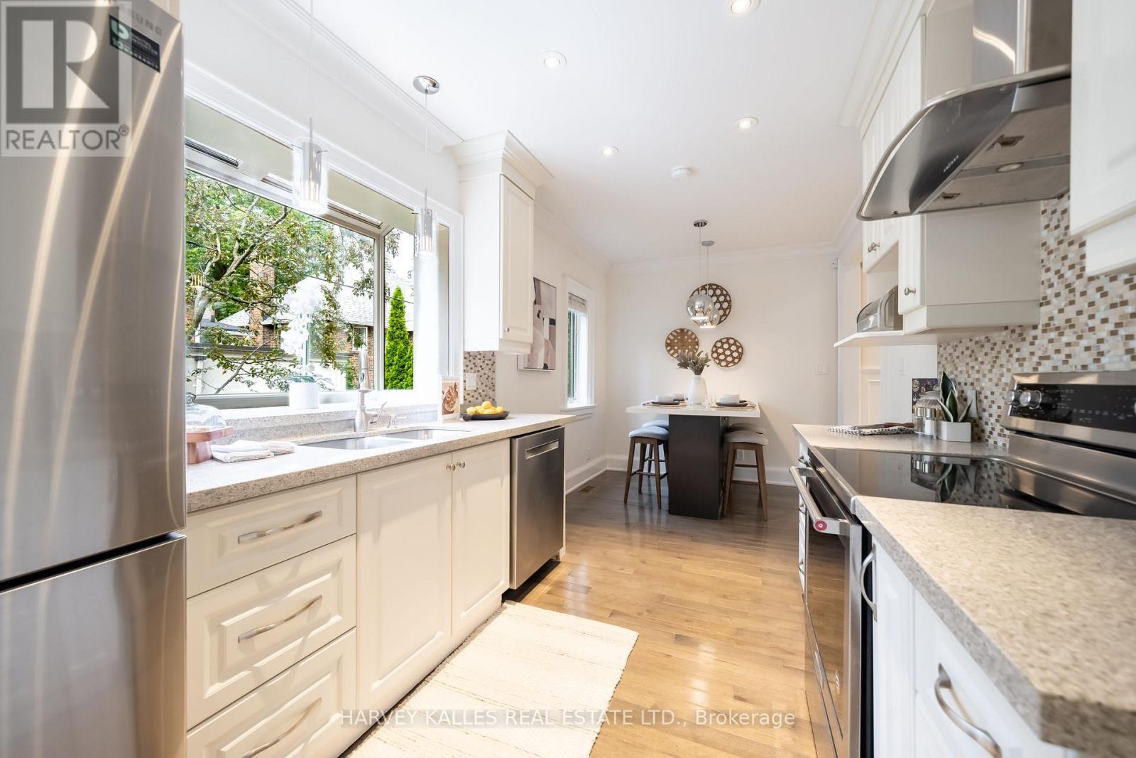 6 Browside Avenue, Toronto, Ontario  M5P 2V1 - Photo 19 - C13693942
