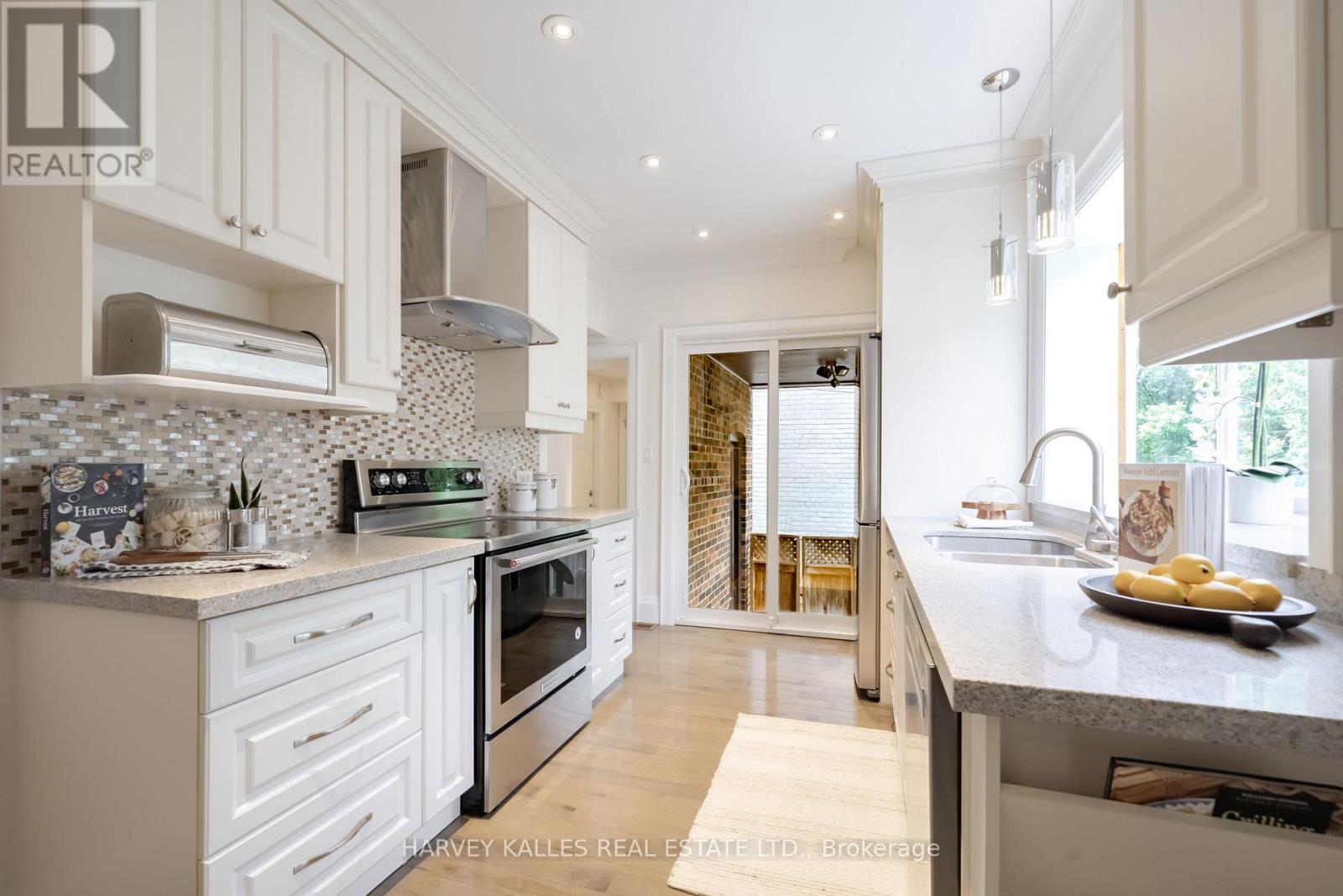 6 Browside Avenue, Toronto, Ontario  M5P 2V1 - Photo 20 - C13693942