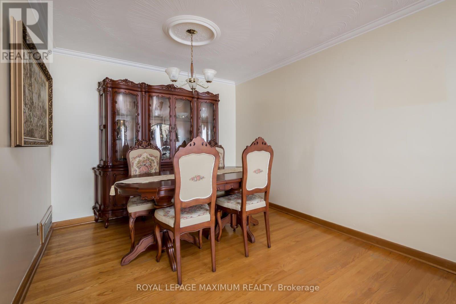11 Hisey Crescent, Toronto, Ontario  M3N 1T9 - Photo 11 - W13692782