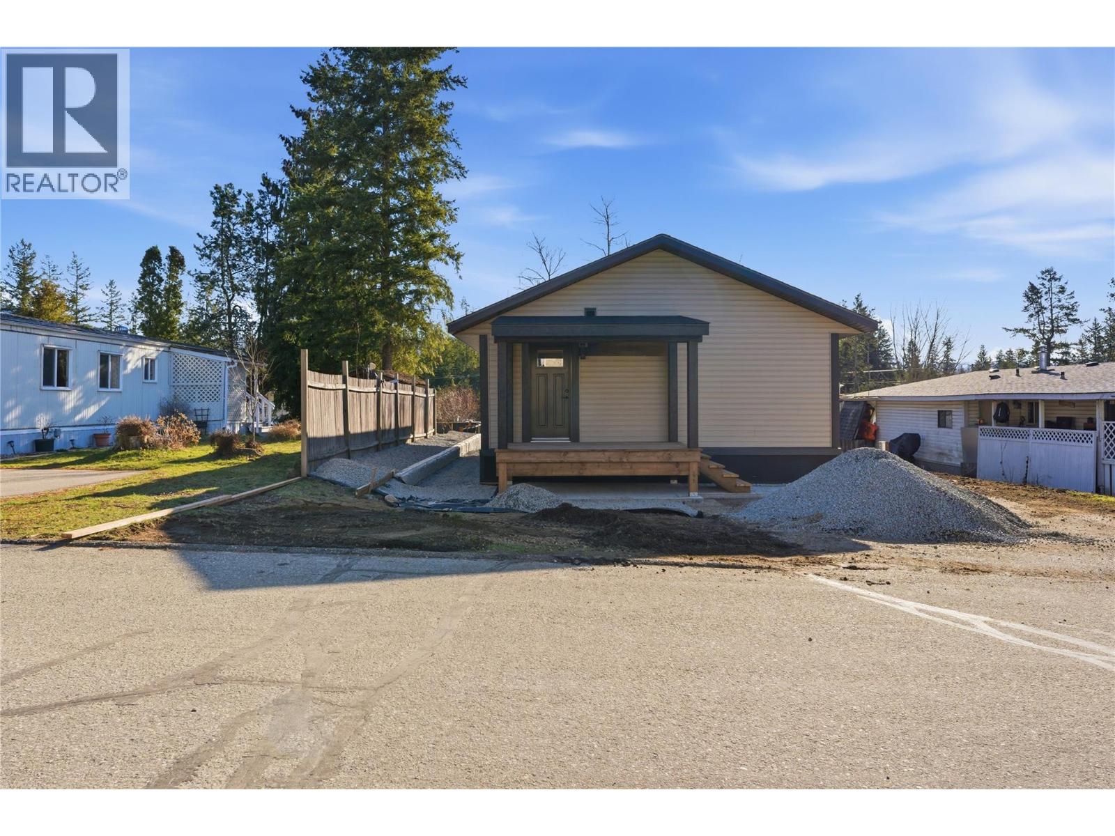 1361 30 Street SE Unit# 42, Salmon Arm, British Columbia  V1E 2N4 - Photo 3 - 10379032