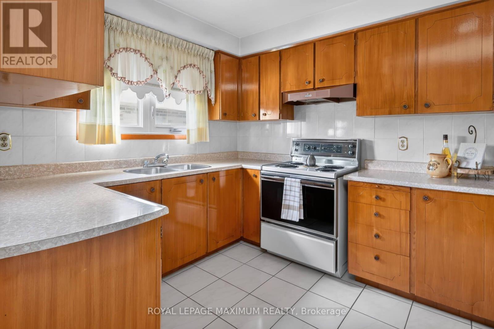 11 Hisey Crescent, Toronto, Ontario  M3N 1T9 - Photo 15 - W13692782