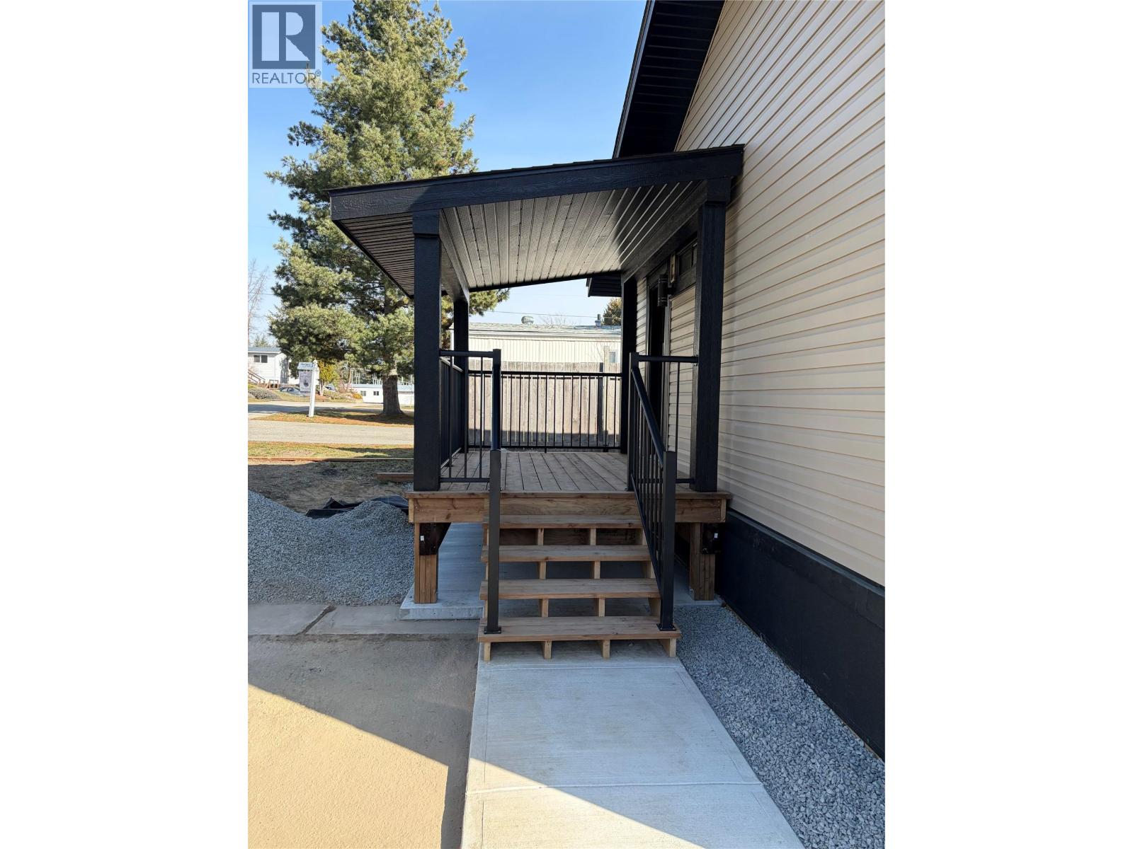 1361 30 Street SE Unit# 42, Salmon Arm, British Columbia  V1E 2N4 - Photo 4 - 10379032