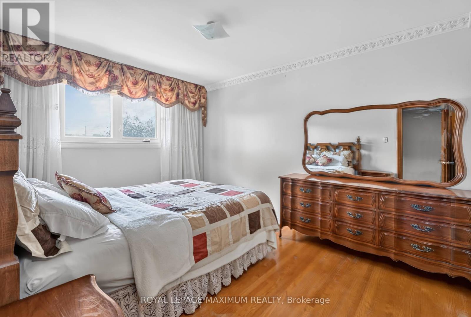 11 Hisey Crescent, Toronto, Ontario  M3N 1T9 - Photo 17 - W13692782