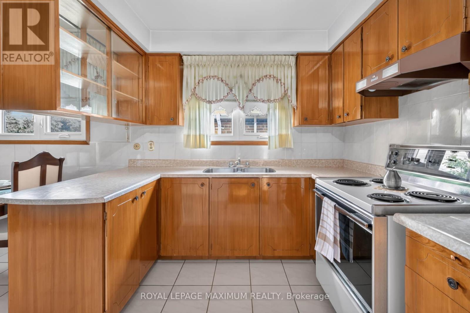 11 Hisey Crescent, Toronto, Ontario  M3N 1T9 - Photo 16 - W13692782