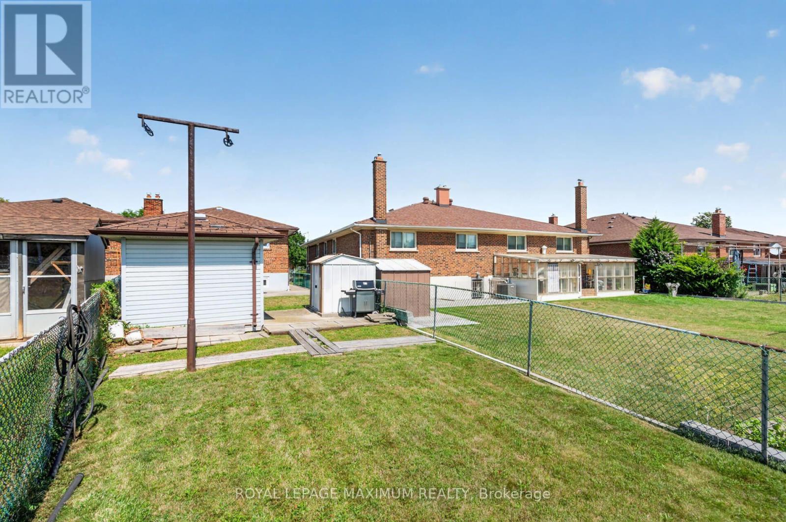 11 Hisey Crescent, Toronto, Ontario  M3N 1T9 - Photo 40 - W13692782
