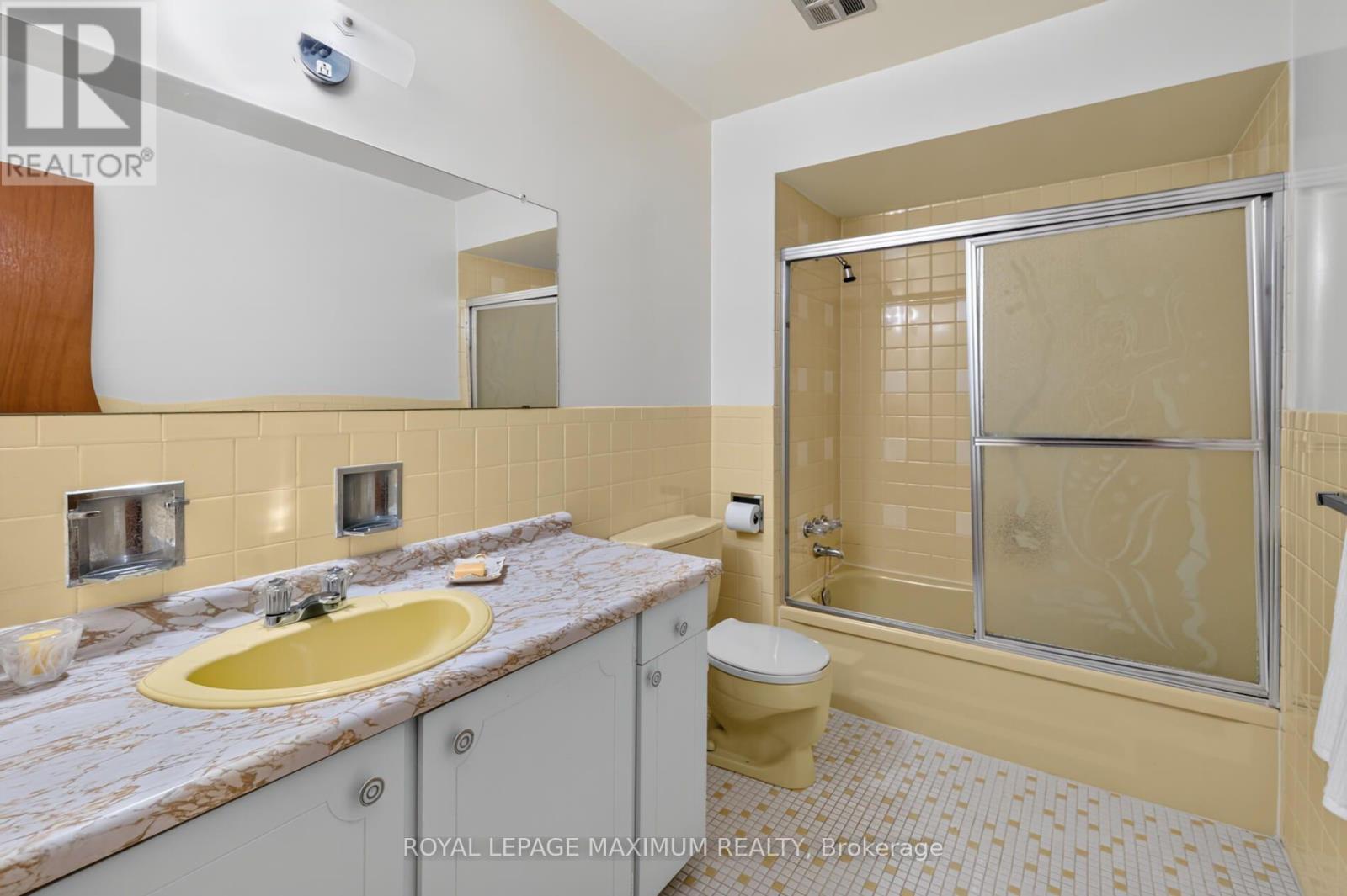 11 Hisey Crescent, Toronto, Ontario  M3N 1T9 - Photo 20 - W13692782