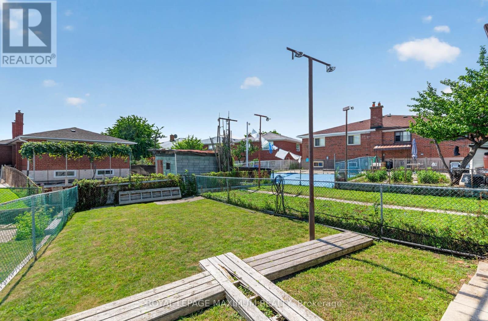 11 Hisey Crescent, Toronto, Ontario  M3N 1T9 - Photo 39 - W13692782
