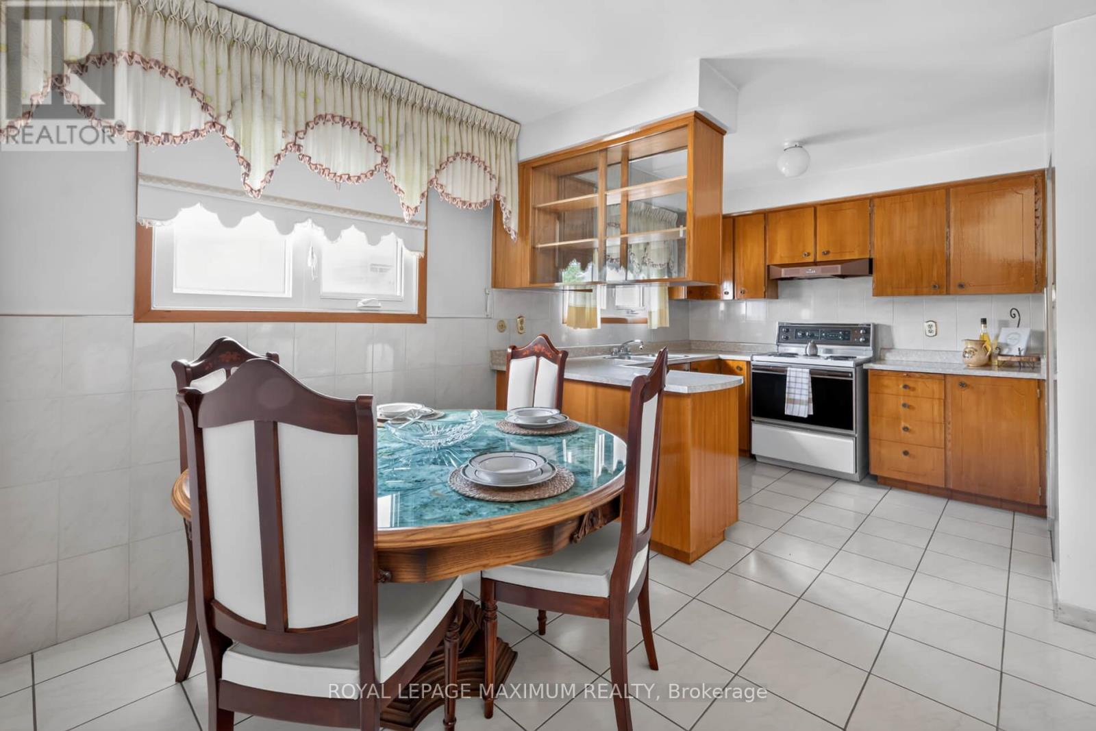 11 Hisey Crescent, Toronto, Ontario  M3N 1T9 - Photo 12 - W13692782