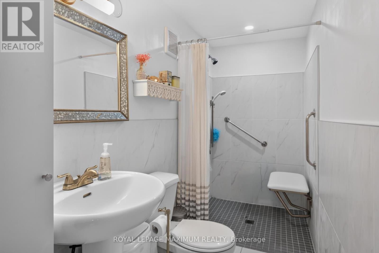 11 Hisey Crescent, Toronto, Ontario  M3N 1T9 - Photo 32 - W13692782