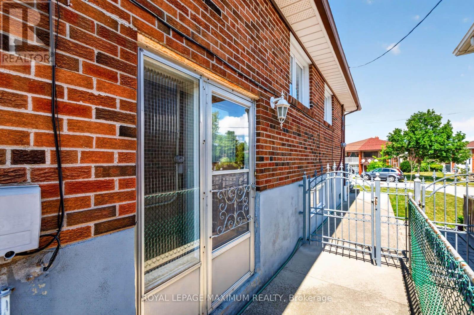 11 Hisey Crescent, Toronto, Ontario  M3N 1T9 - Photo 36 - W13692782