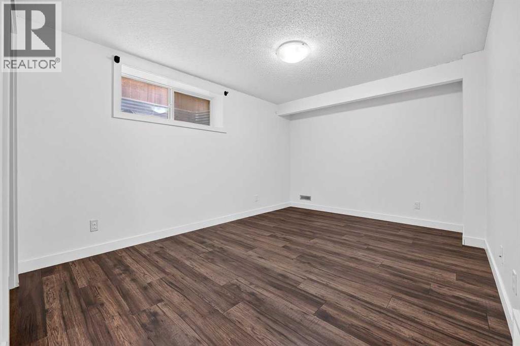 377 Panora Way NW, Calgary, Alberta  T3K 0V2 - Photo 28 - A2335904
