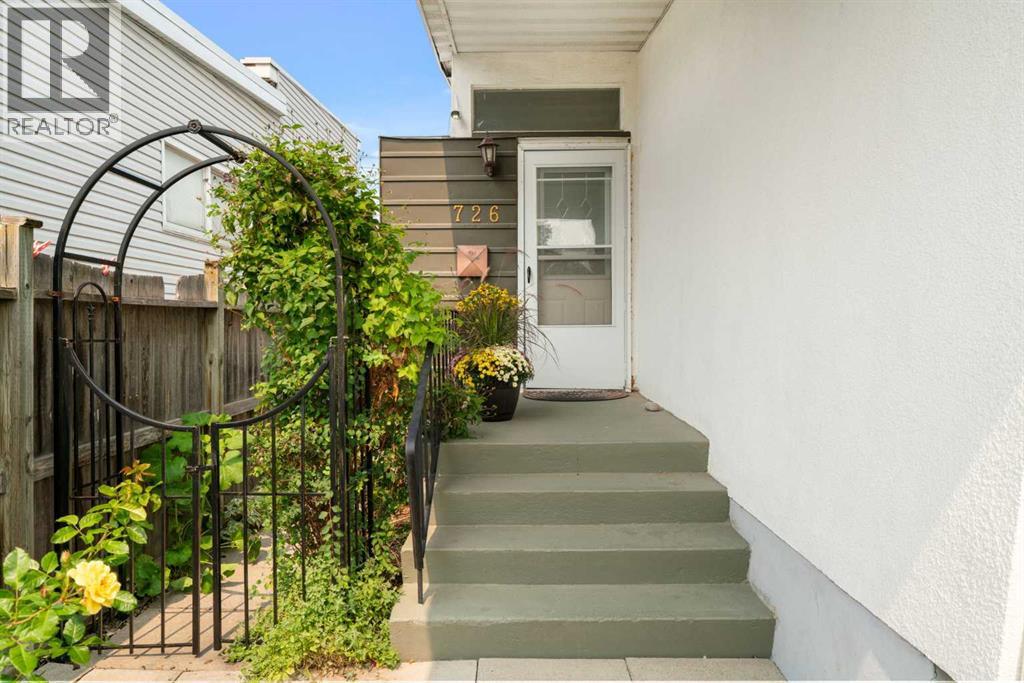 726 68 Avenue Sw, Calgary, Alberta  T2V 0N2 - Photo 2 - A2336114