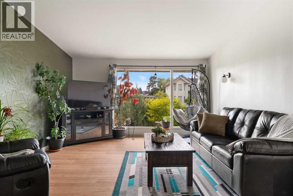 726 68 Avenue Sw, Calgary, Alberta  T2V 0N2 - Photo 4 - A2336114
