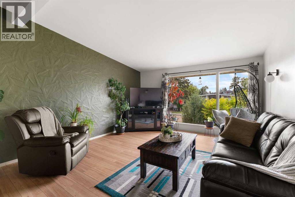 726 68 Avenue Sw, Calgary, Alberta  T2V 0N2 - Photo 5 - A2336114