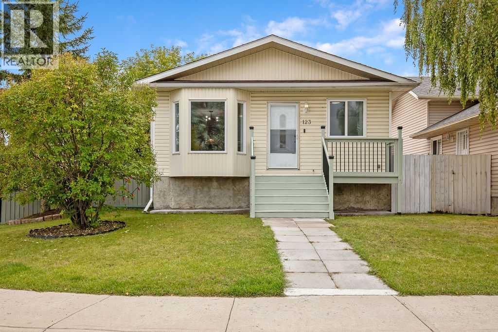 123 Shawglen Rise SW, calgary, Alberta