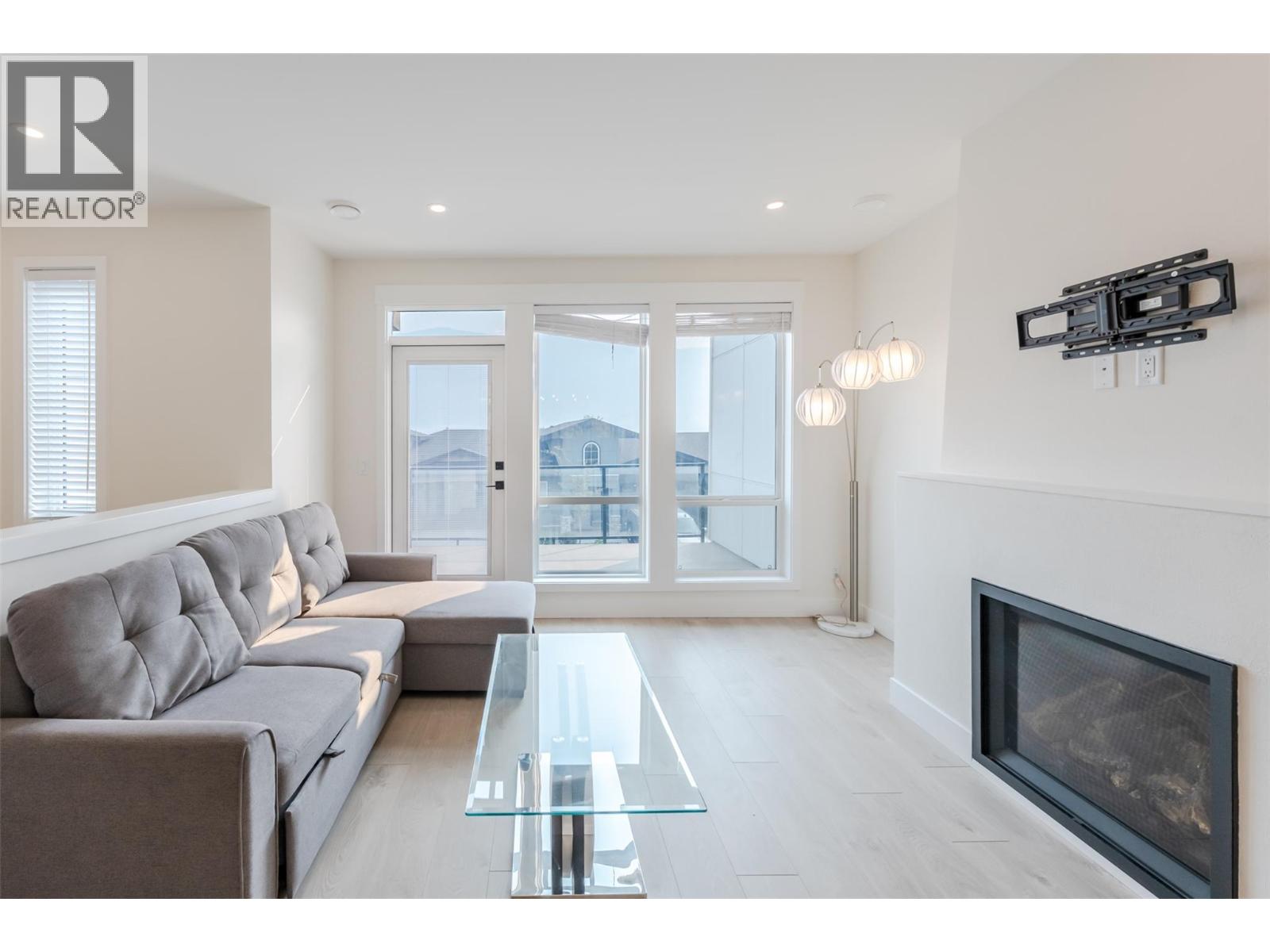 8000 Vedette Drive Unit# 52, Osoyoos, British Columbia  V0H 1V2 - Photo 3 - 10397987