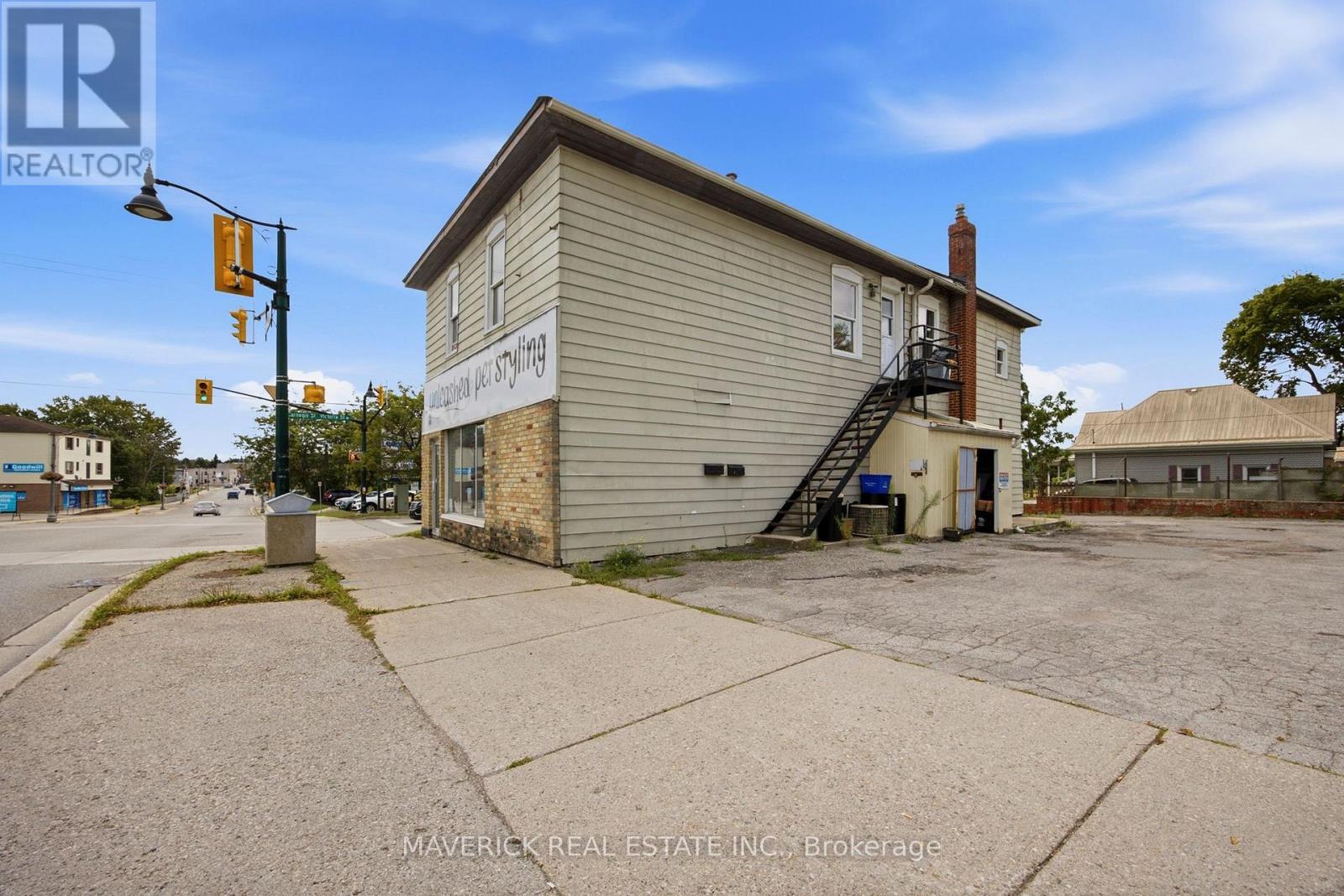 101 Thames Street N, Ingersoll, Ontario  N5C 3C9 - Photo 2 - X13693970