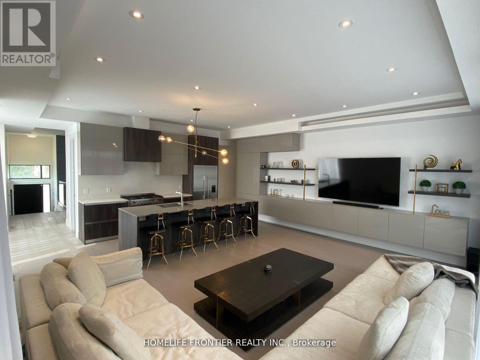 163 Pemberton Road, Richmond Hill, Ontario  L4C 3T6 - Photo 2 - N13693978