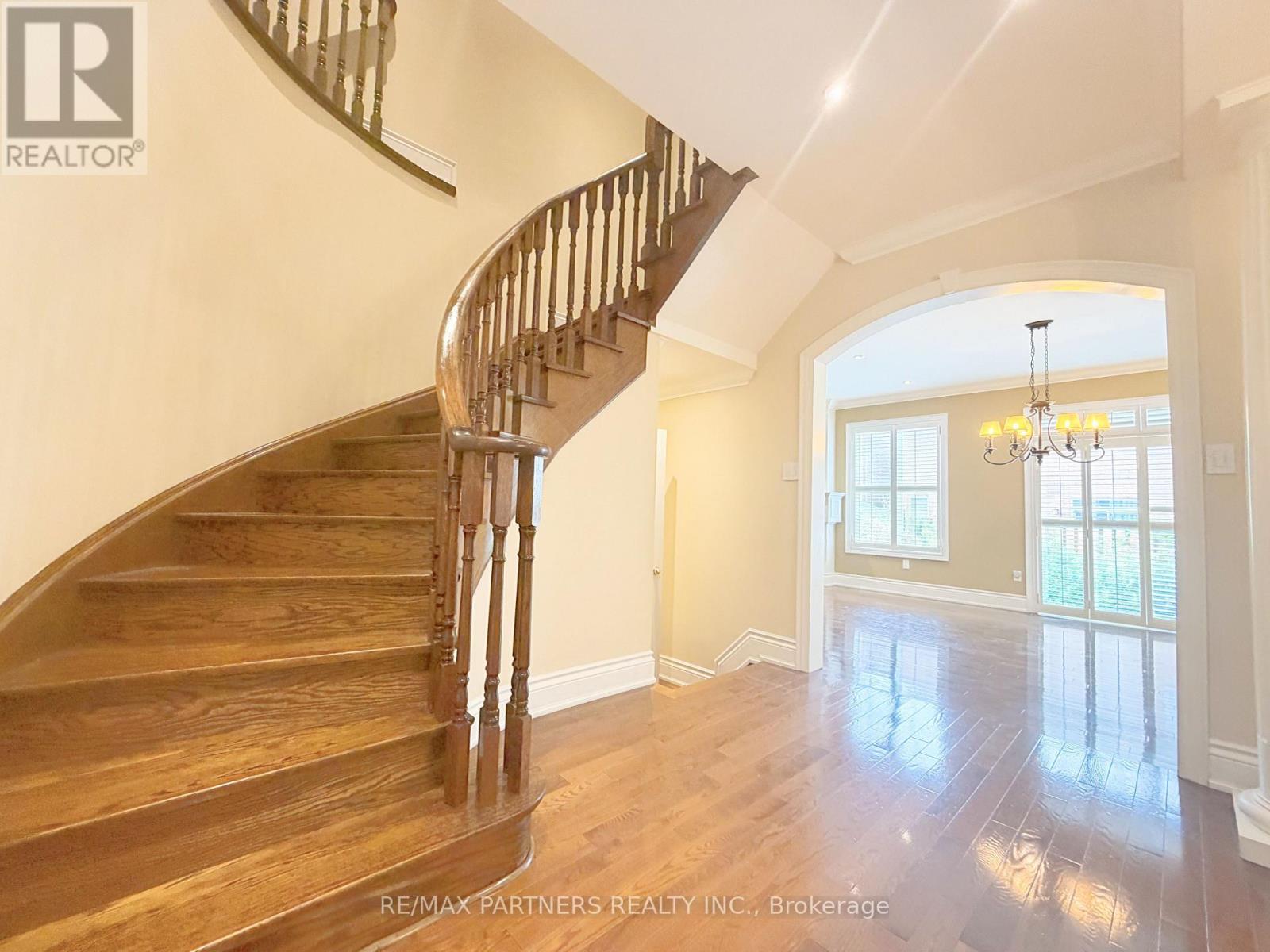 46 Barnstone Drive, Markham, Ontario  L6E 2G9 - Photo 4 - N13694032