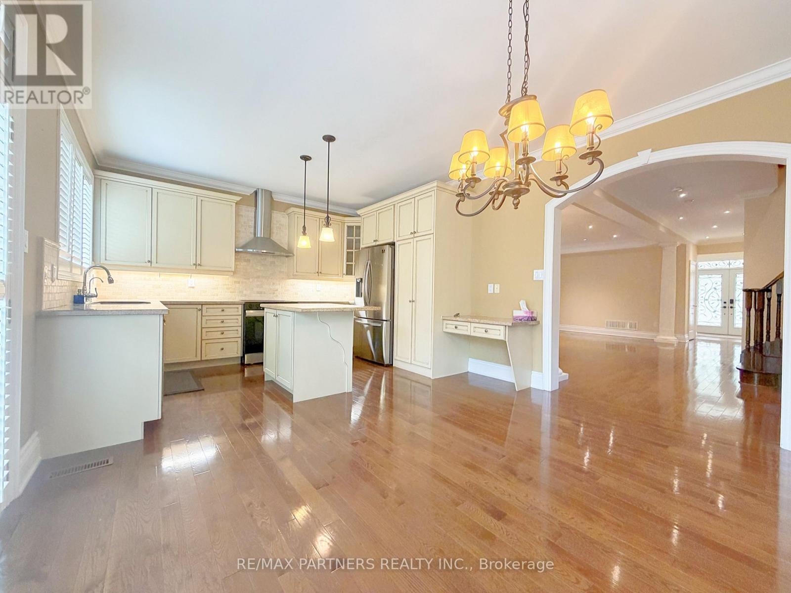 46 Barnstone Drive, Markham, Ontario  L6E 2G9 - Photo 5 - N13694032