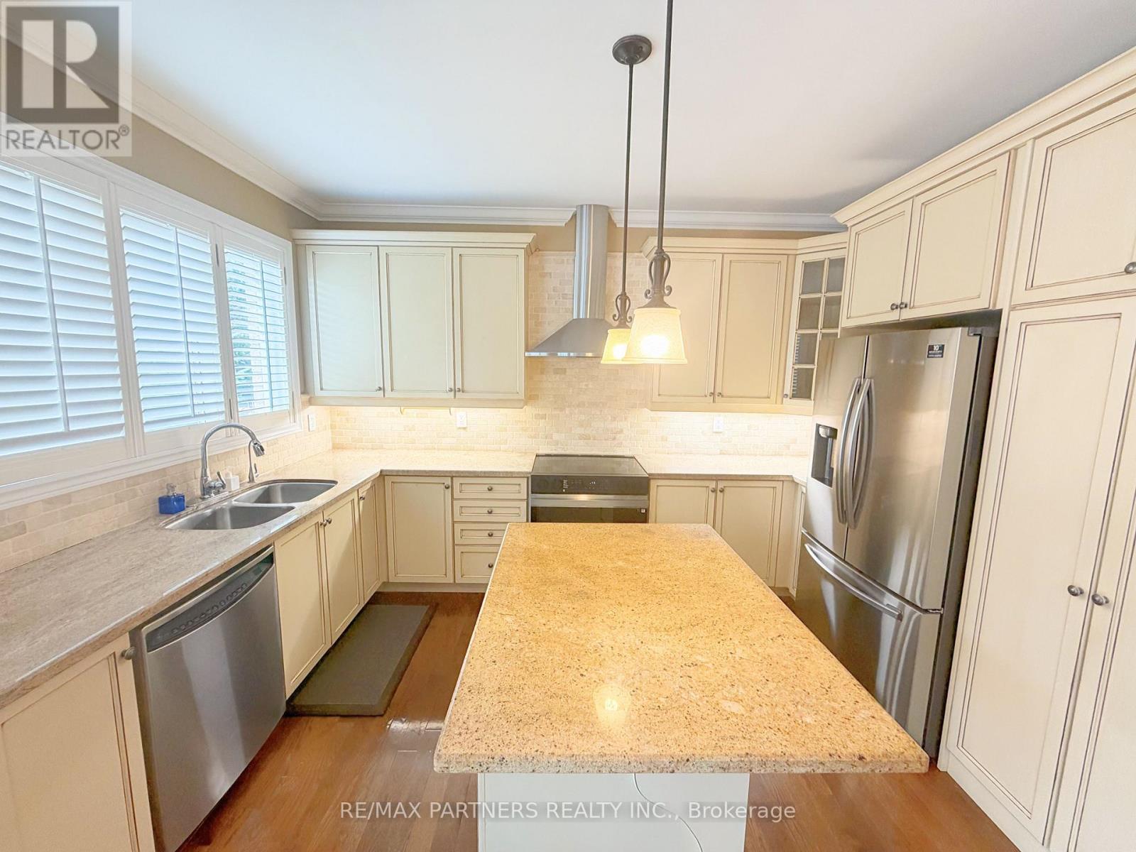 46 Barnstone Drive, Markham, Ontario  L6E 2G9 - Photo 6 - N13694032