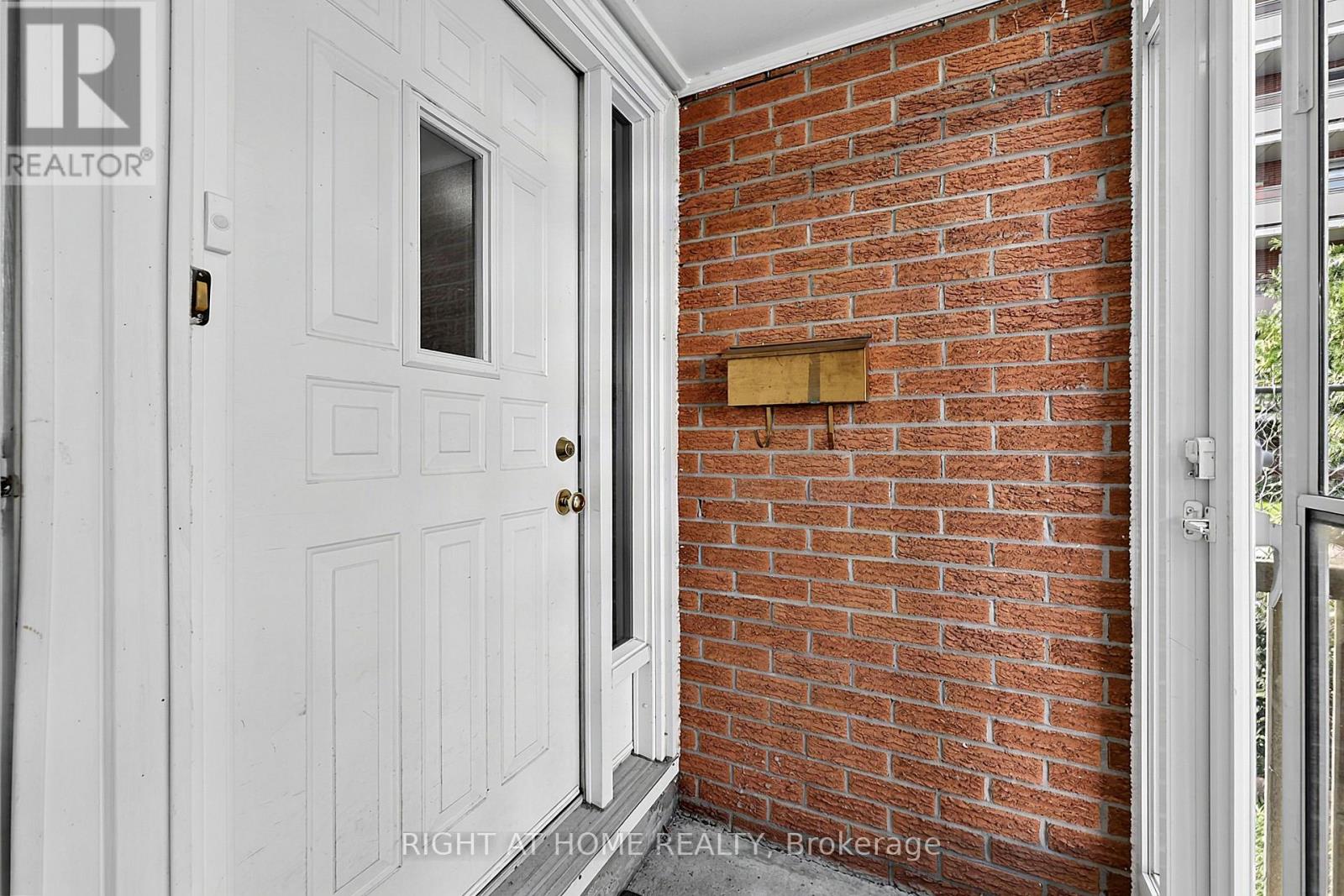 9 - 237 Steel Street, Barrie, Ontario  L4M 2H1 - Photo 5 - S13693964