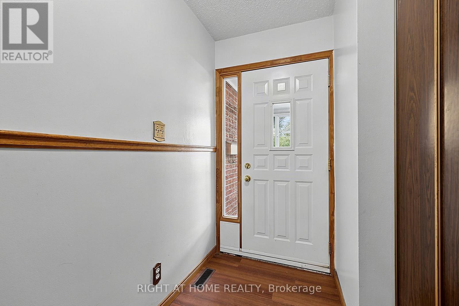 9 - 237 Steel Street, Barrie, Ontario  L4M 2H1 - Photo 7 - S13693964