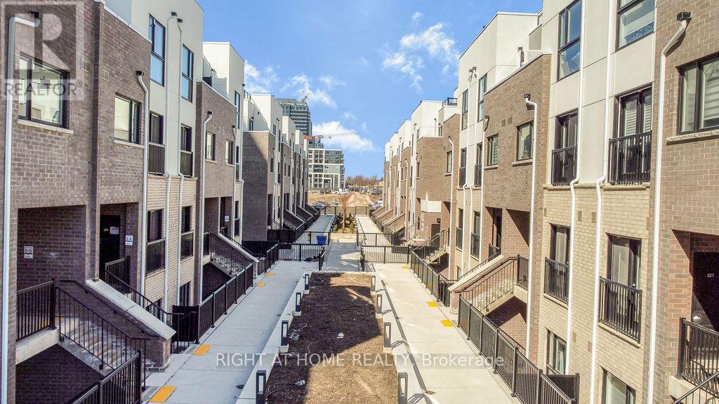 220 - 349 WHEAT BOOM DRIVE, Oakville, Ontario
