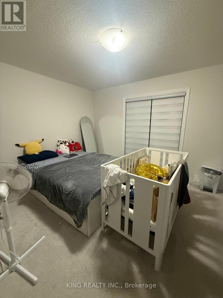 88 Halliford Place, Brampton, Ontario  L6P 4N6 - Photo 4 - W13694016