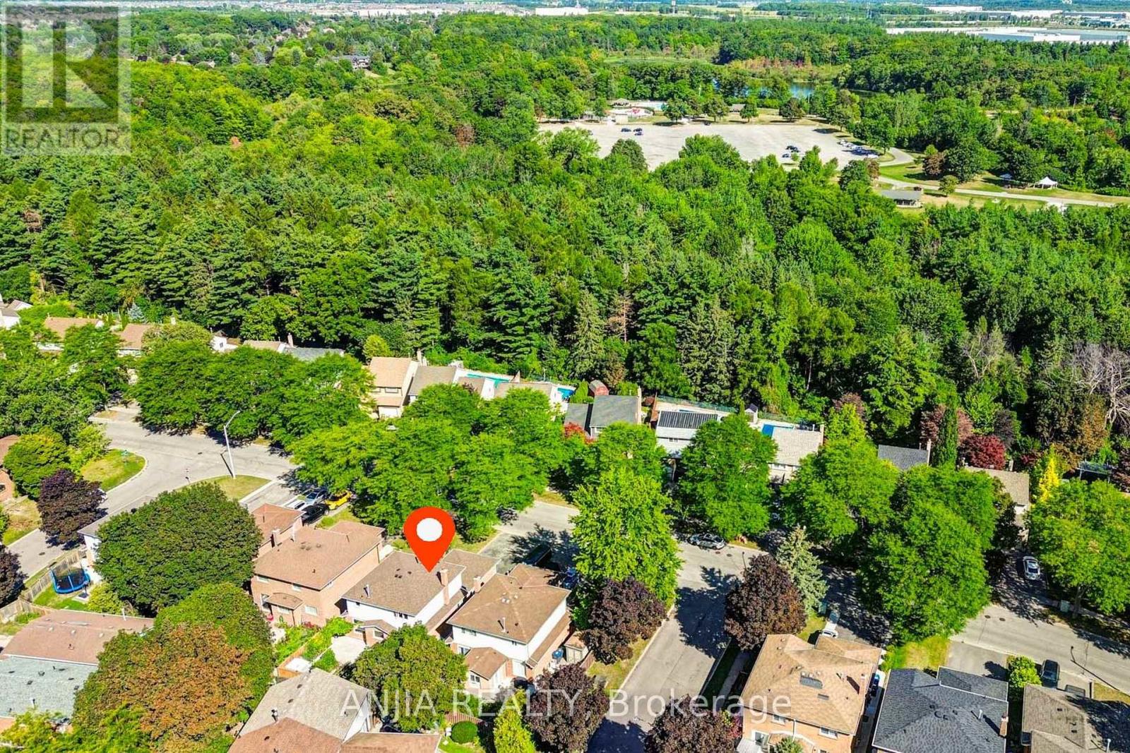 77 Royal Palm Drive, Brampton, Ontario  L6Z 1P2 - Photo 4 - W13694026