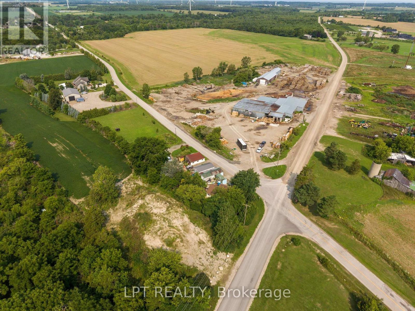 8349 Ravenswood Line, Lambton Shores, Ontario  N0M 1N0 - Photo 37 - X13694048