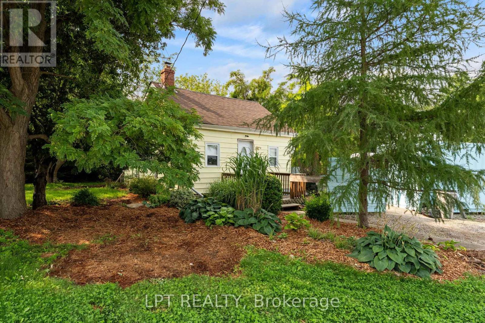 8349 Ravenswood Line, Lambton Shores, Ontario  N0M 1N0 - Photo 5 - X13694048
