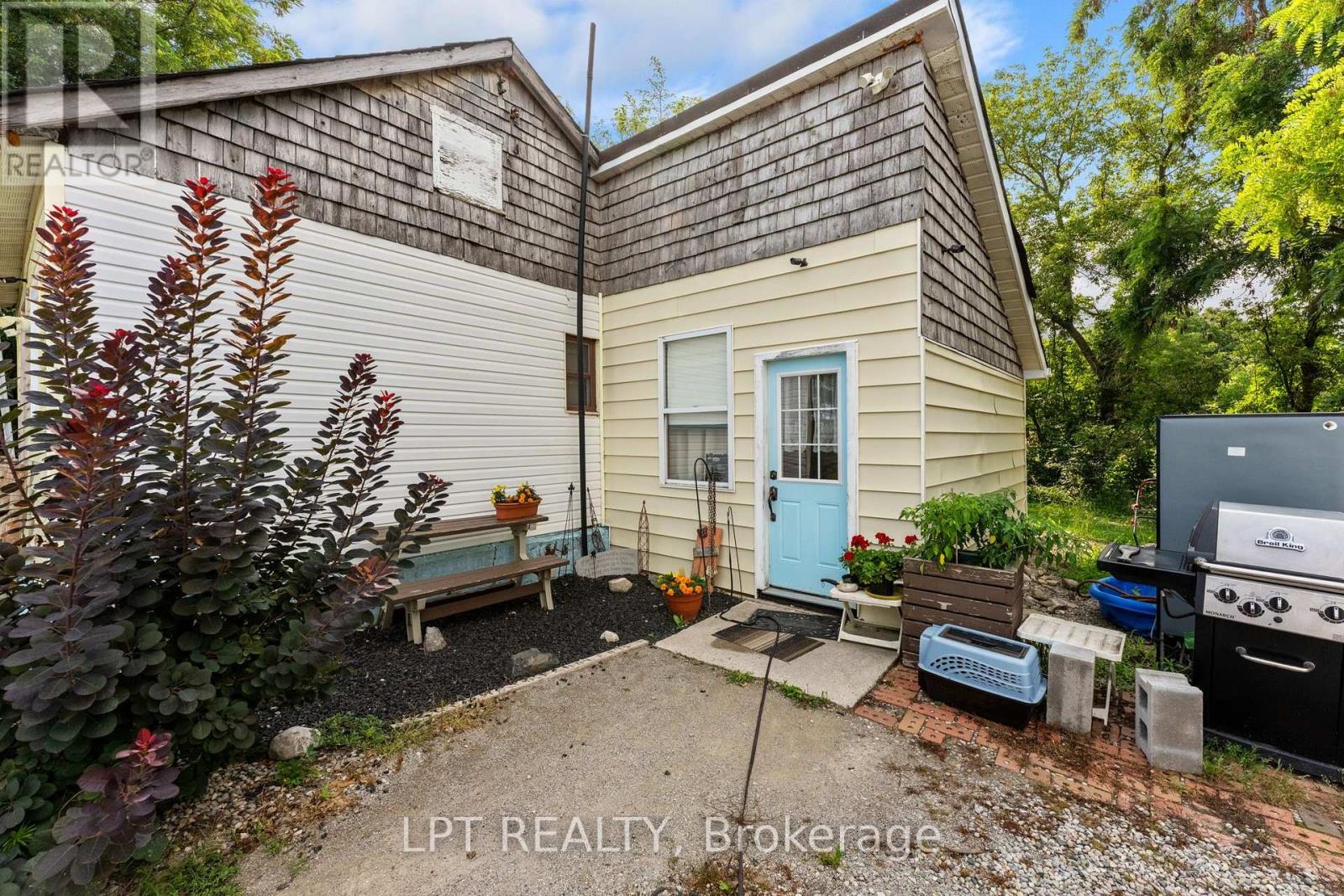 8349 Ravenswood Line, Lambton Shores, Ontario  N0M 1N0 - Photo 6 - X13694048
