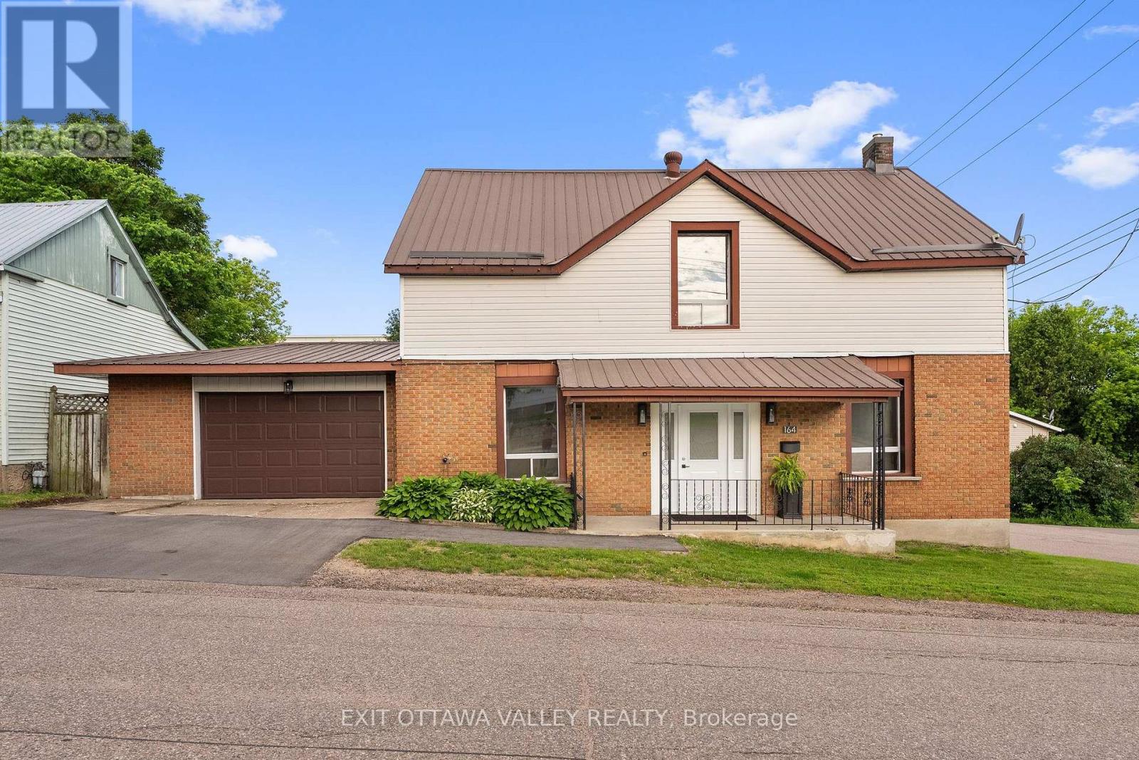 164 MAPLE AVENUE, Pembroke, Ontario