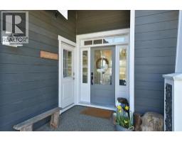 605 WOODLAND AVENUE, Gibsons, British Columbia