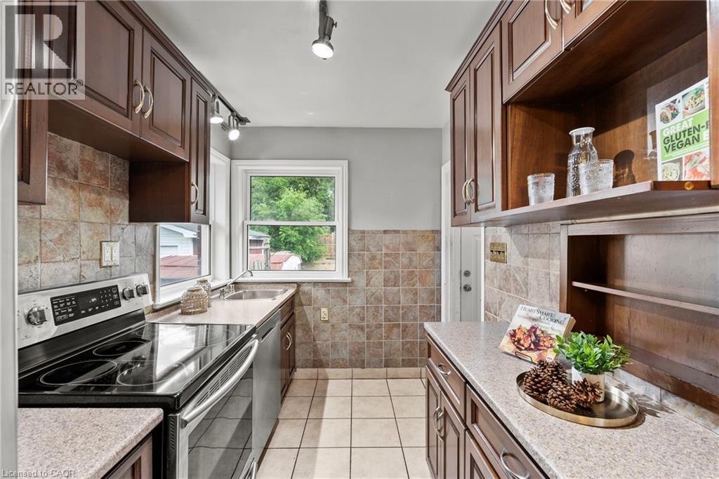 143 West 25th Street, Hamilton, Ontario  L8V 2H5 - Photo 10 - 40855172
