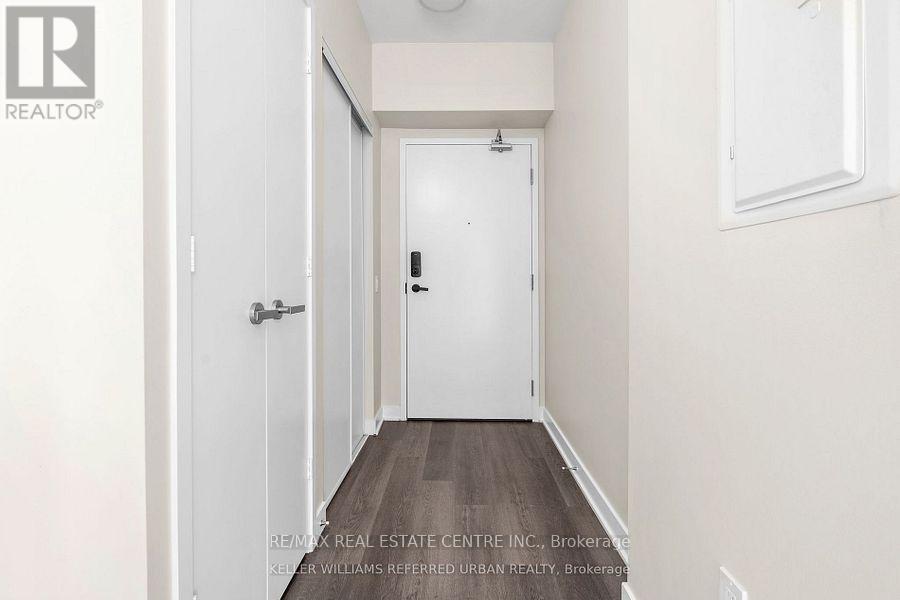 5701 - 3900 Confederation Parkway, Mississauga, Ontario  L5B 0M3 - Photo 3 - W13694052