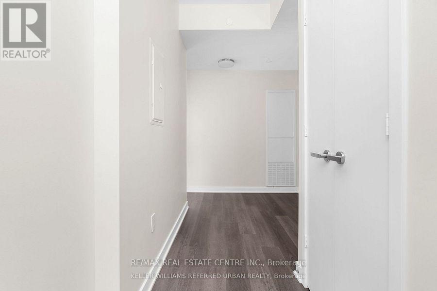 5701 - 3900 Confederation Parkway, Mississauga, Ontario  L5B 0M3 - Photo 4 - W13694052