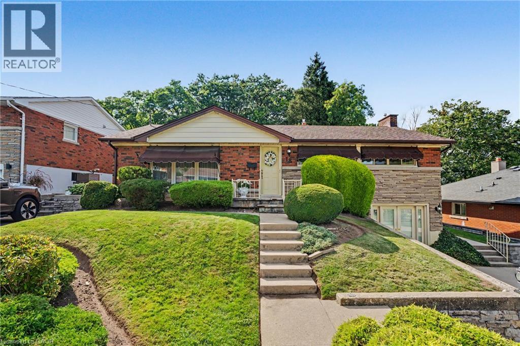 18 BATTLEFIELD Drive, Stoney Creek, Ontario