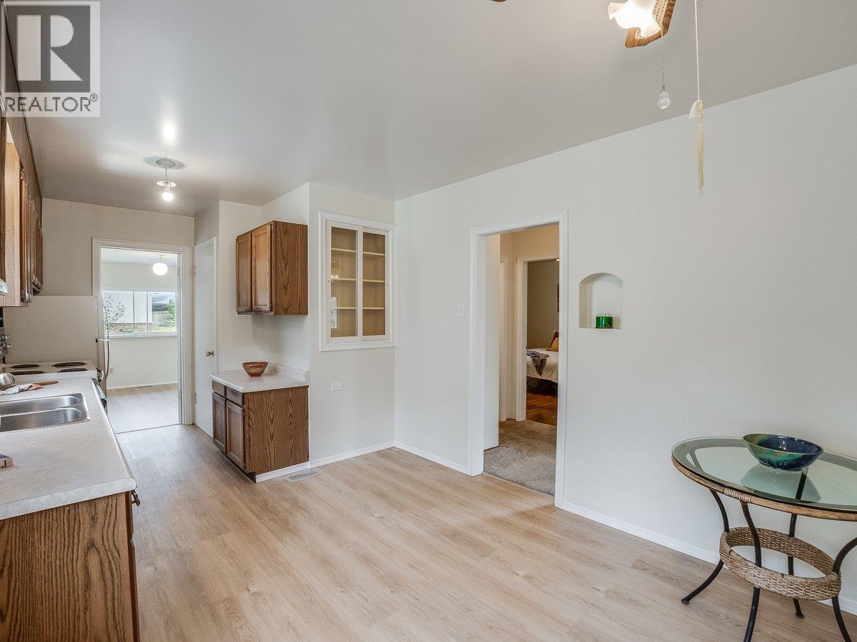 720 Third Street, Nelson, British Columbia  V1L 2R2 - Photo 5 - 10388724
