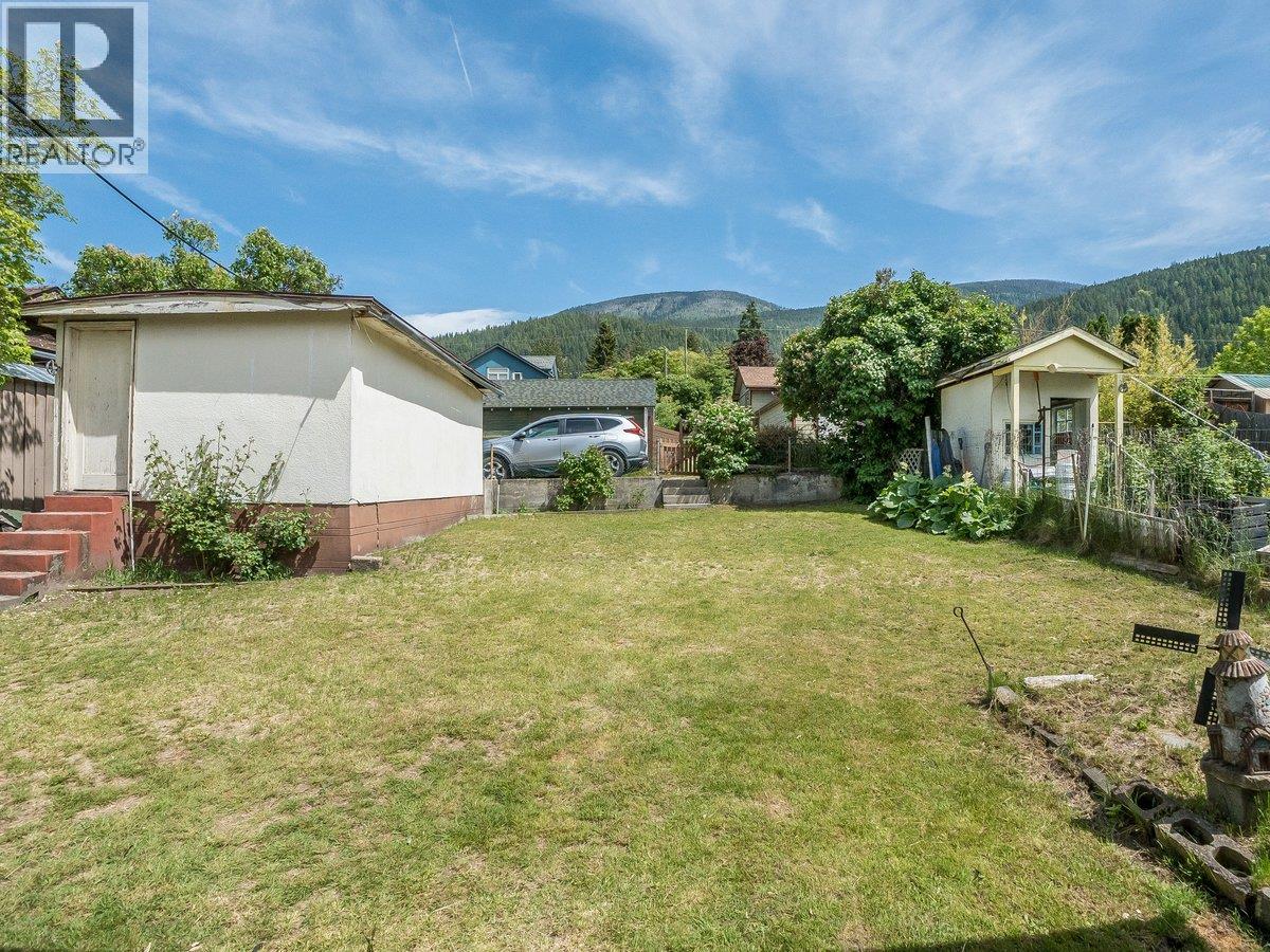 720 Third Street, Nelson, British Columbia  V1L 2R2 - Photo 27 - 10388724