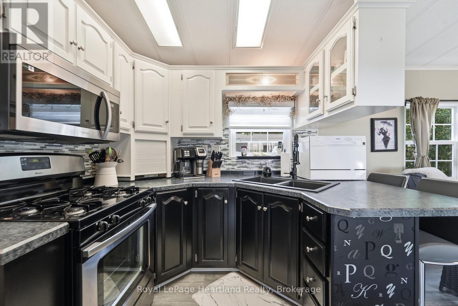 9 Club Terrace, Bluewater, Ontario  N0M 1G0 - Photo 11 - X13694086