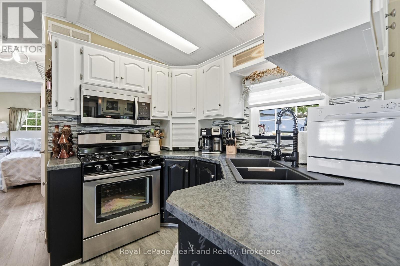 9 Club Terrace, Bluewater, Ontario  N0M 1G0 - Photo 12 - X13694086