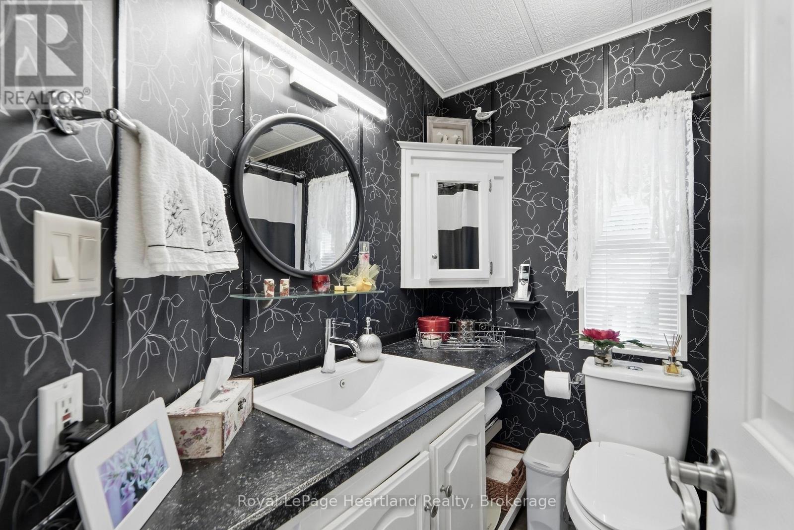 9 Club Terrace, Bluewater, Ontario  N0M 1G0 - Photo 14 - X13694086