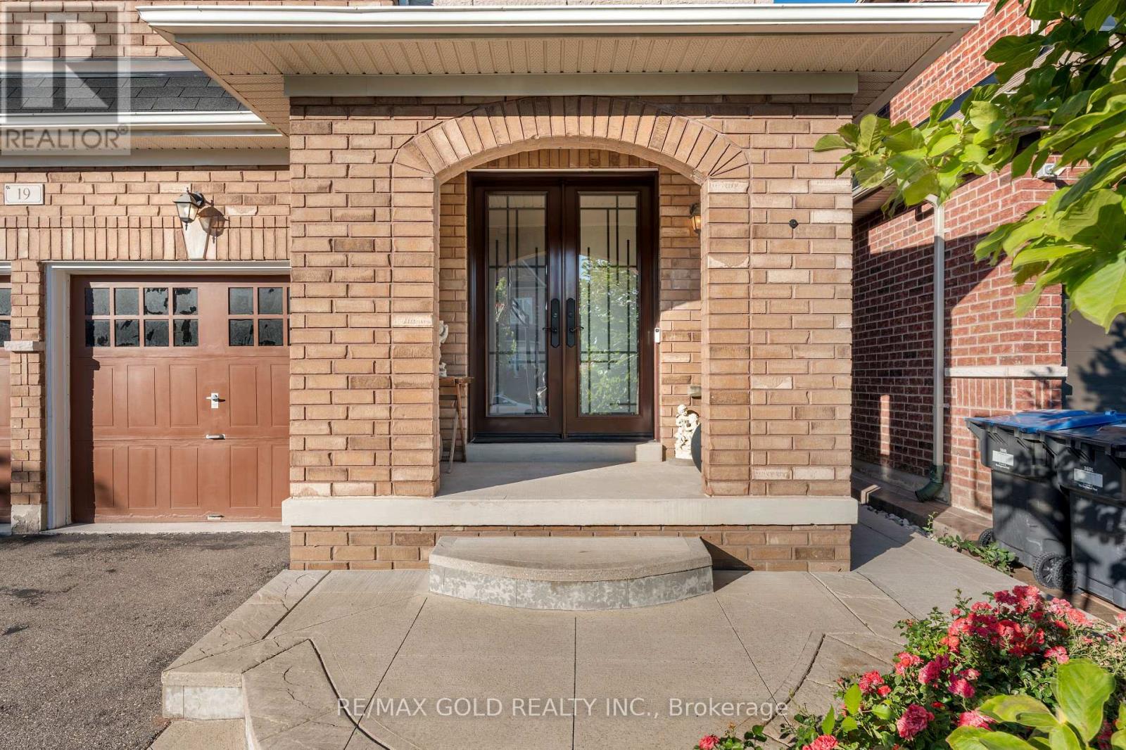 19 Bellcrest Road, Brampton, Ontario  L6Y 2M7 - Photo 4 - W13694090