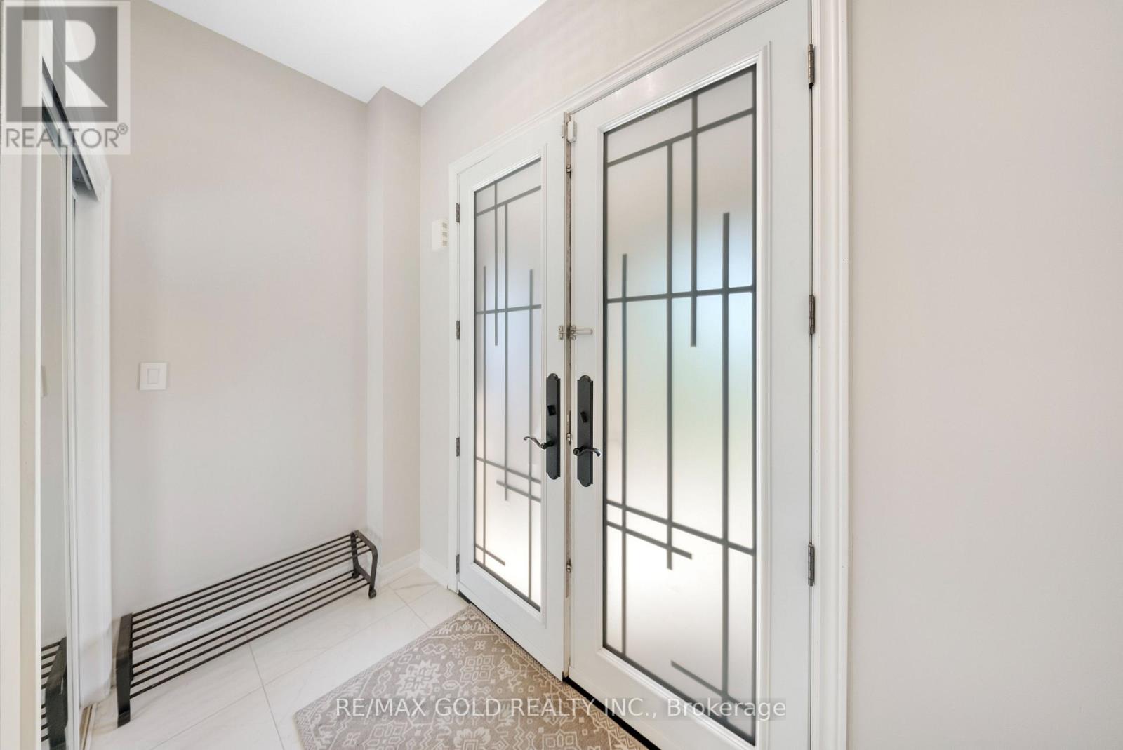 19 Bellcrest Road, Brampton, Ontario  L6Y 2M7 - Photo 5 - W13694090