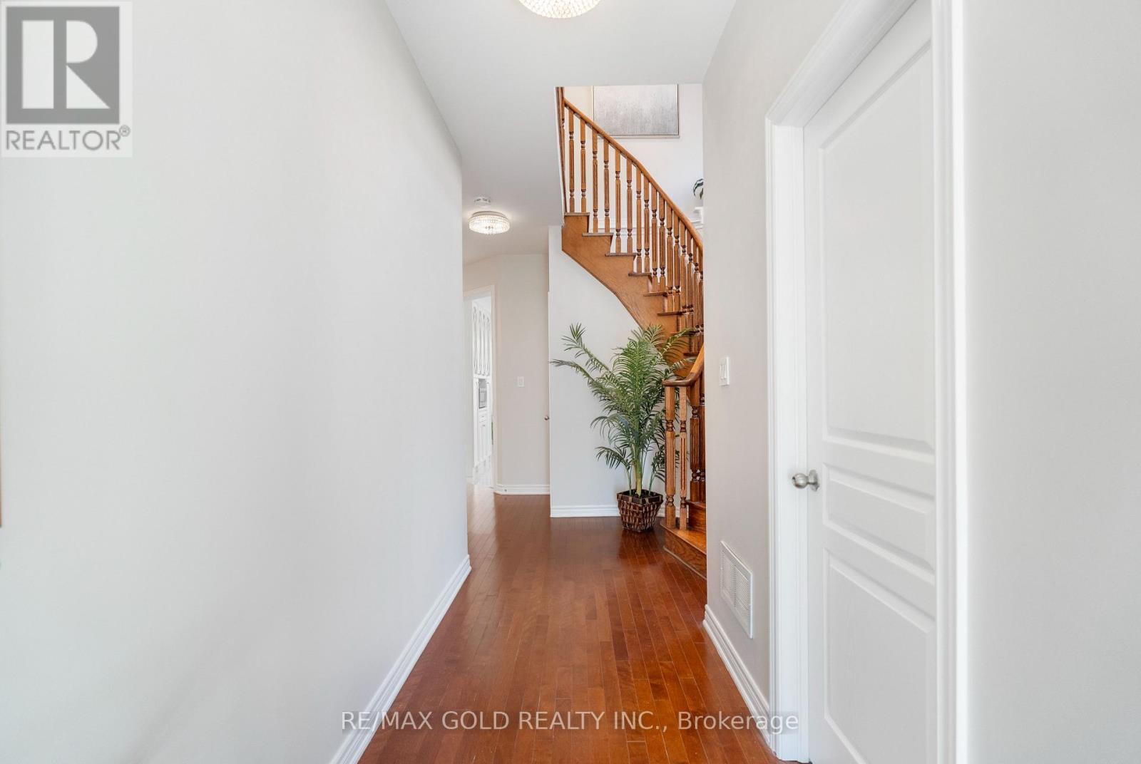 19 Bellcrest Road, Brampton, Ontario  L6Y 2M7 - Photo 6 - W13694090