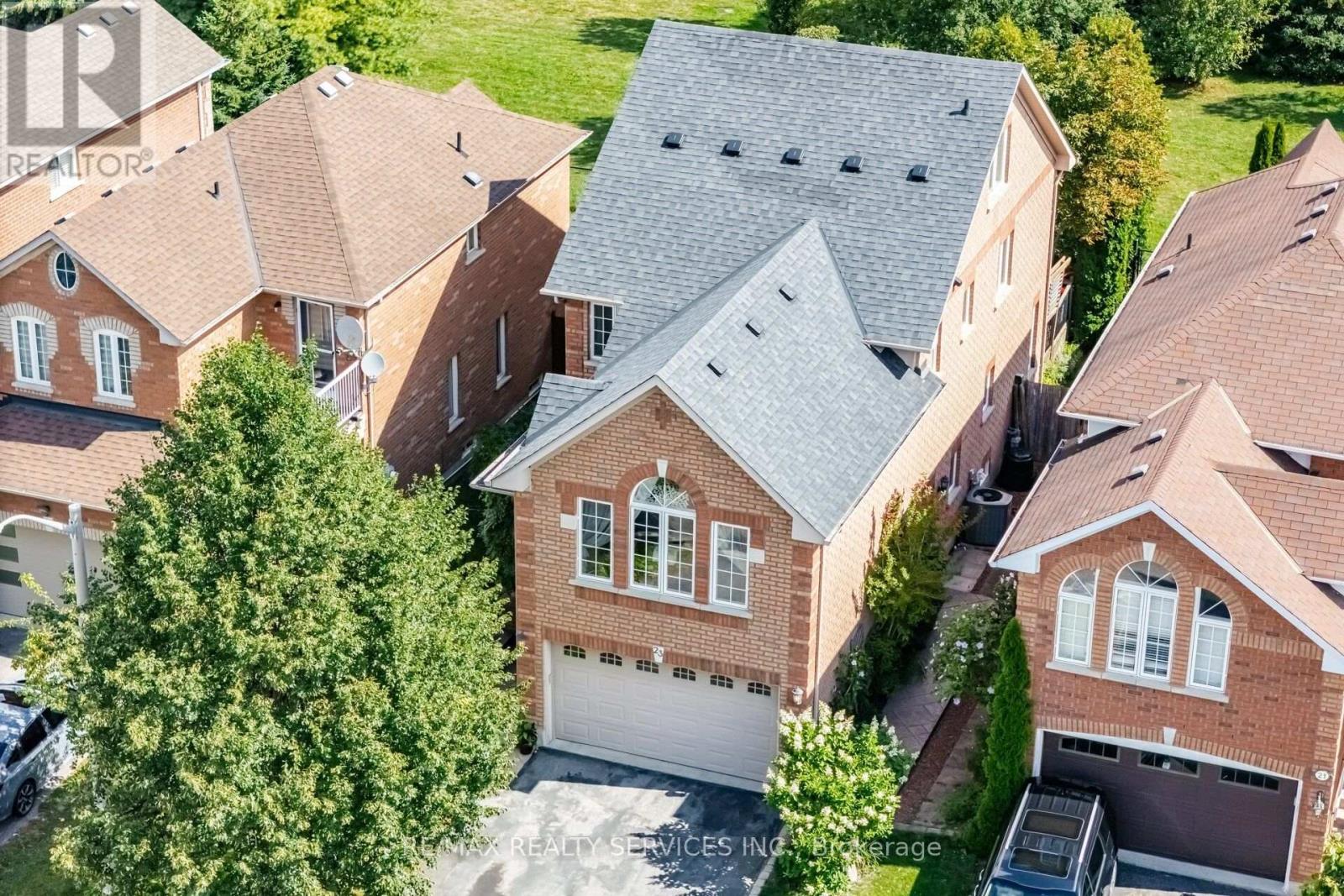 23 Swansea Meadows Drive, Brampton, Ontario  L7A 2C5 - Photo 3 - W13694110
