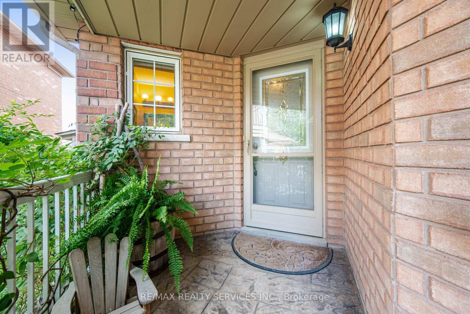 23 Swansea Meadows Drive, Brampton, Ontario  L7A 2C5 - Photo 6 - W13694110